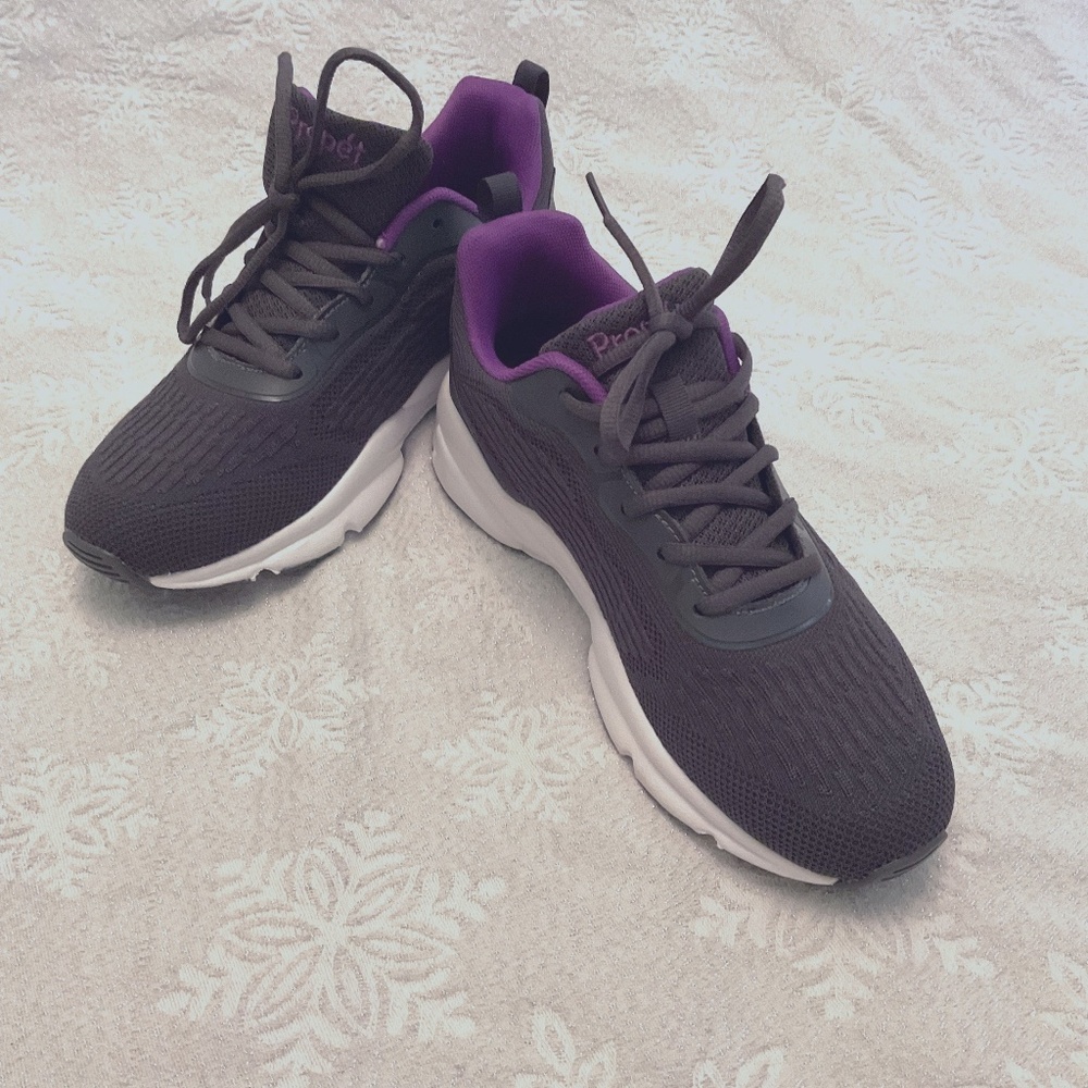 Propet Grey & Purple Stability Strive sneakers New in box size 9 wide
